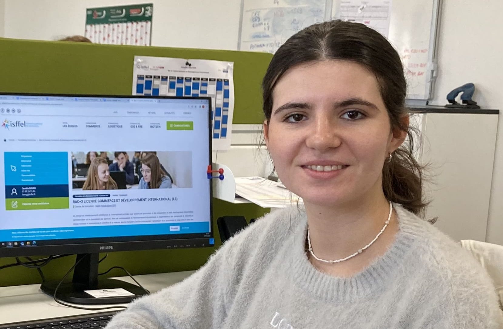 Porträt – Justine, kaufmännische Assistentin in dualer Ausbildung ...