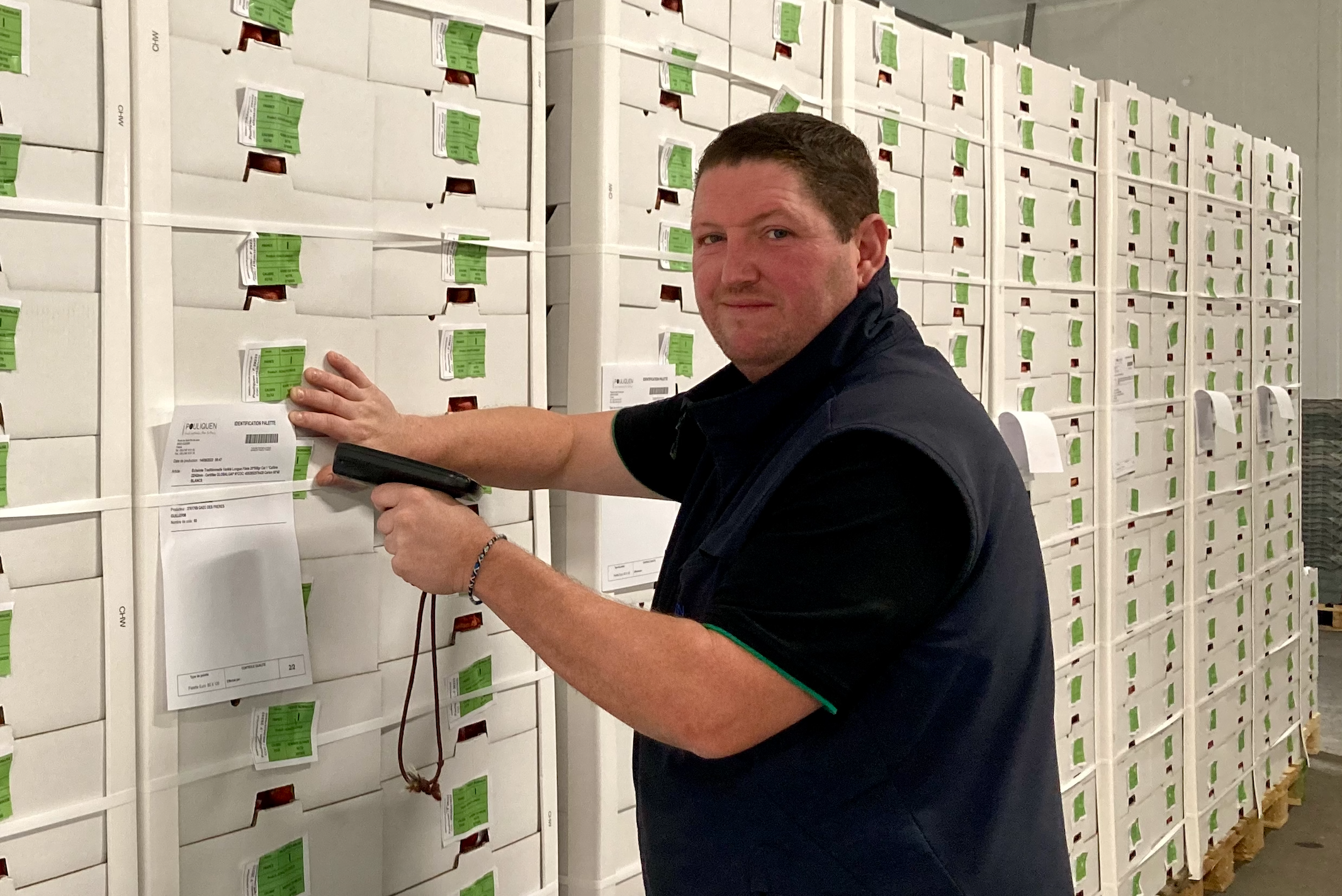 Norbert Monot, preparateur de commandes de l'entreprise Pouliquen (Bretagne - 29)