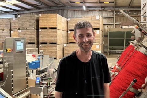 Pouliquen, conditionnement d'échalotes et oignons, Mickaël, opérateur machines