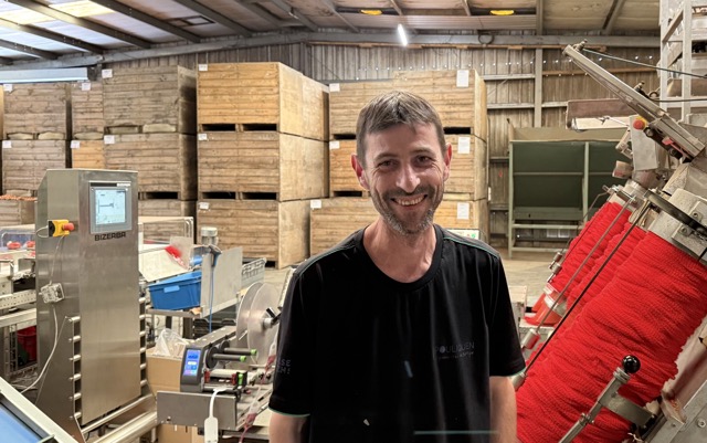 Pouliquen, conditionnement d'échalotes et oignons, Mickaël, opérateur machines